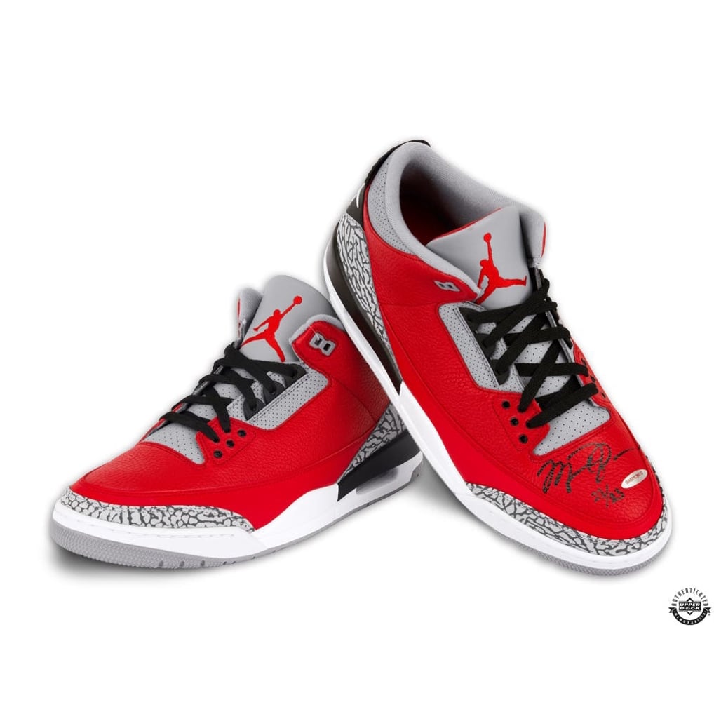 michael-jordan-autographed-  display picture 3
