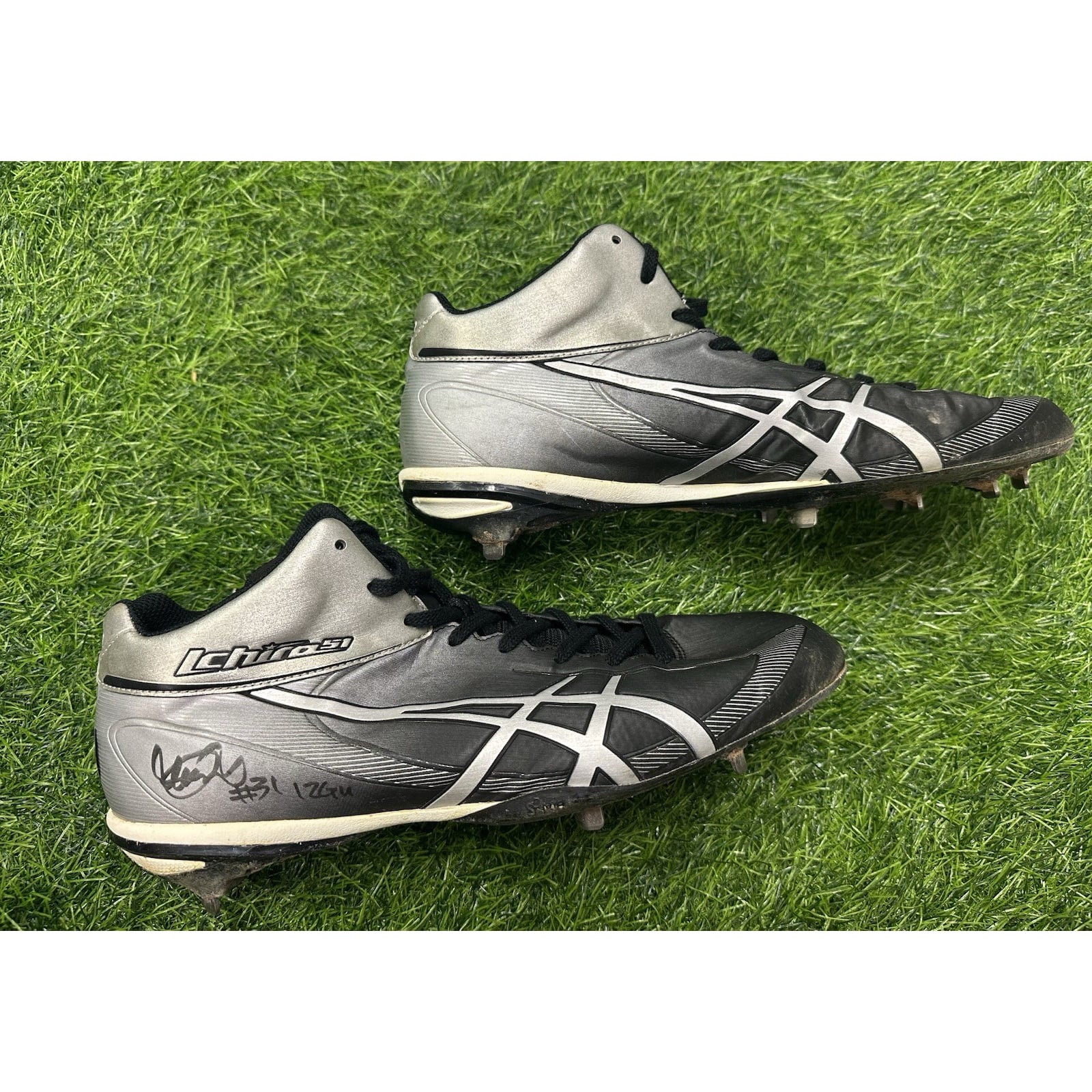 ICHIRO SUZUKI New York Yankees Game Used Auto Autograph Asics Cleats Shoes ?url=http://sothebys-  main image 3
