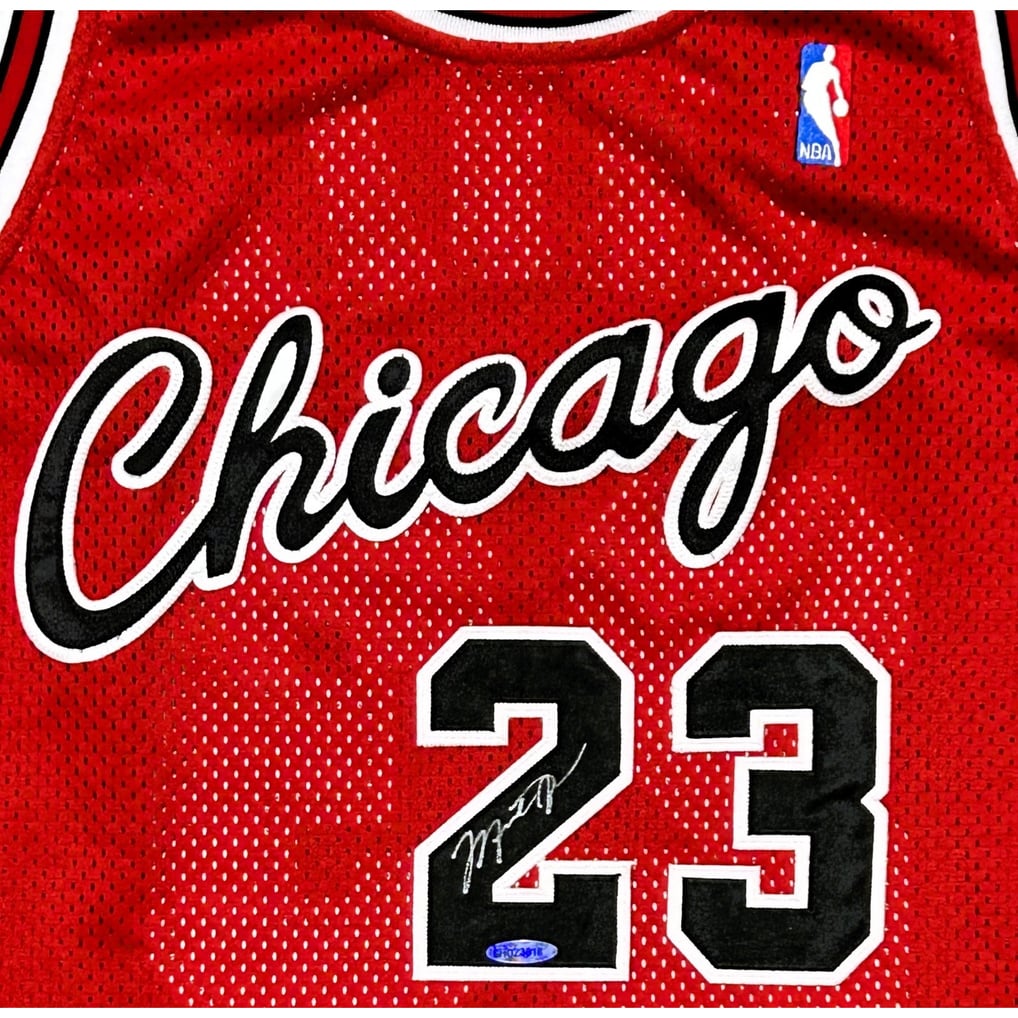 Michael Jordan Signed Nike Chicago Bulls #23 Jersey Upper Deck & GOAT