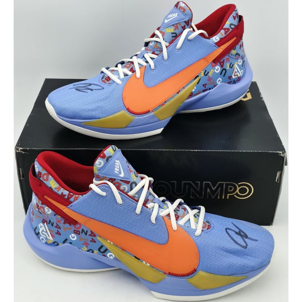 Giannis Antetokounmpo Autographed Blue Nike Zoom Freak 3  display picture 1